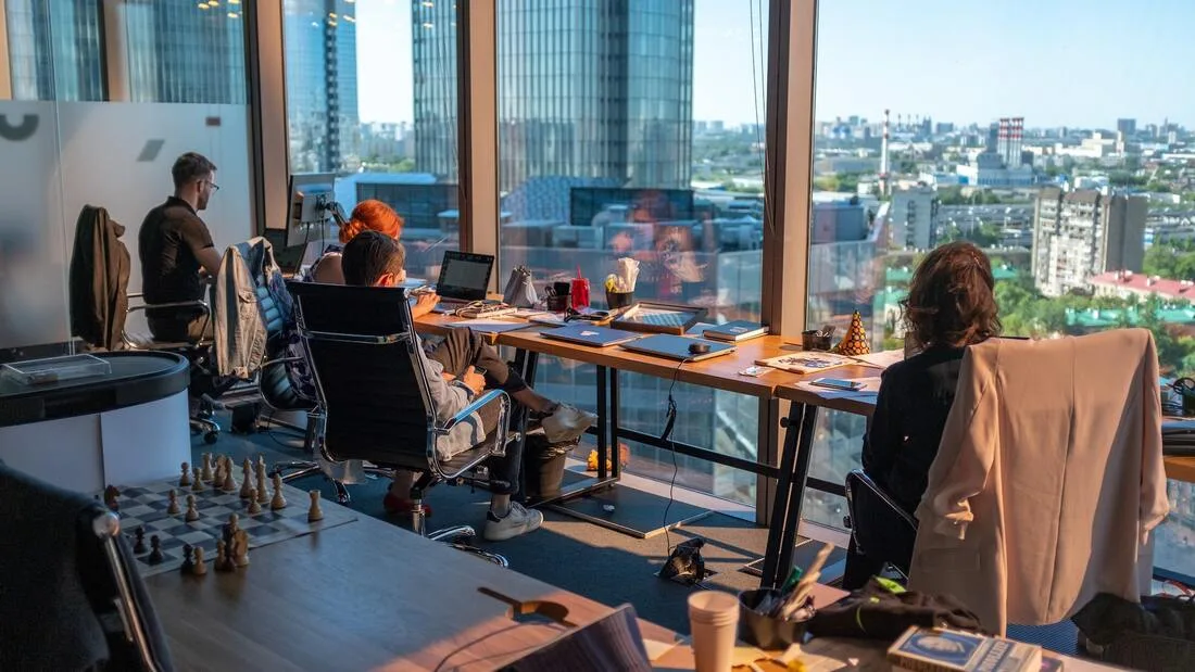 Maintaining Motivation in a Hybrid Workplace