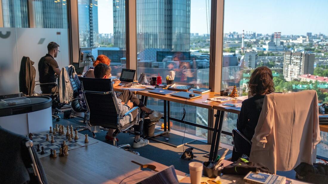 Maintaining Motivation in a Hybrid Workplace
